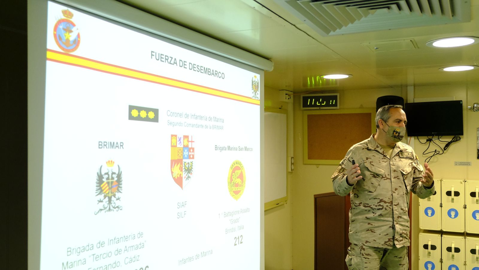 Fotogalería de la visita al portaaviones Juan Carlos I. Puerto de Almería.