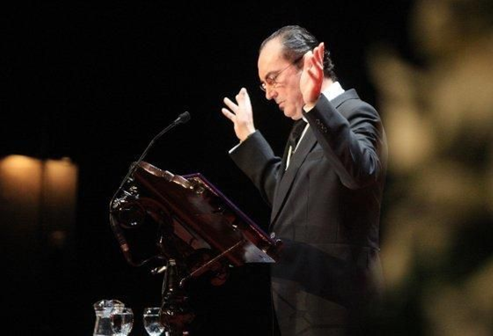 José Juan Gallardo ofreció un magnífico Pregón de Semana Santa en el Villamarta. Ampliamente aplaudido, el pregonero hizo de su condición flamenca uno de los ejes de la obra que declamó durante dos horas.  Foto: Vanesa Lobo