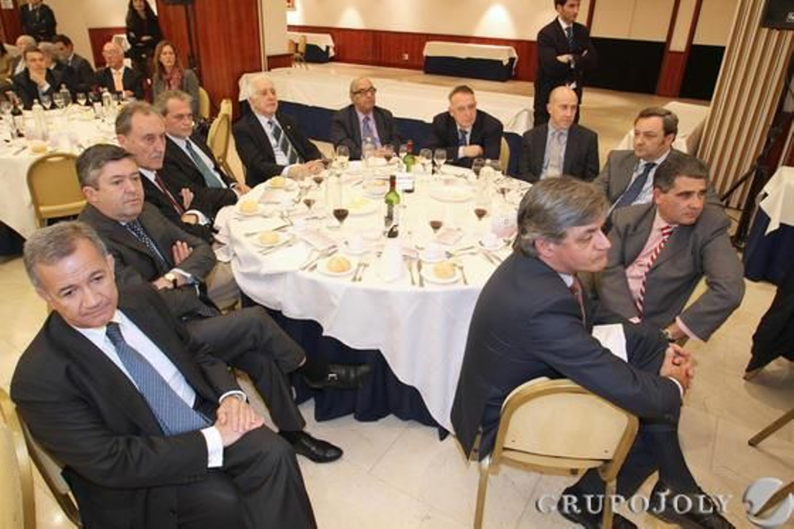 Jorge Segura, Luis Enrique Flores, Manuel Lozano Leyva, Manuel Prieto, Javier Aracil, Carlos Suán, Pablo Antonio Fernández, Manuel Pérez Meneses, Florencio Baltasar, José Manuel Cordero y Pedro Sainz de Rozas.

Foto: Juan Carlos Vázquez / Belén Vargas/ Manuel Gómez