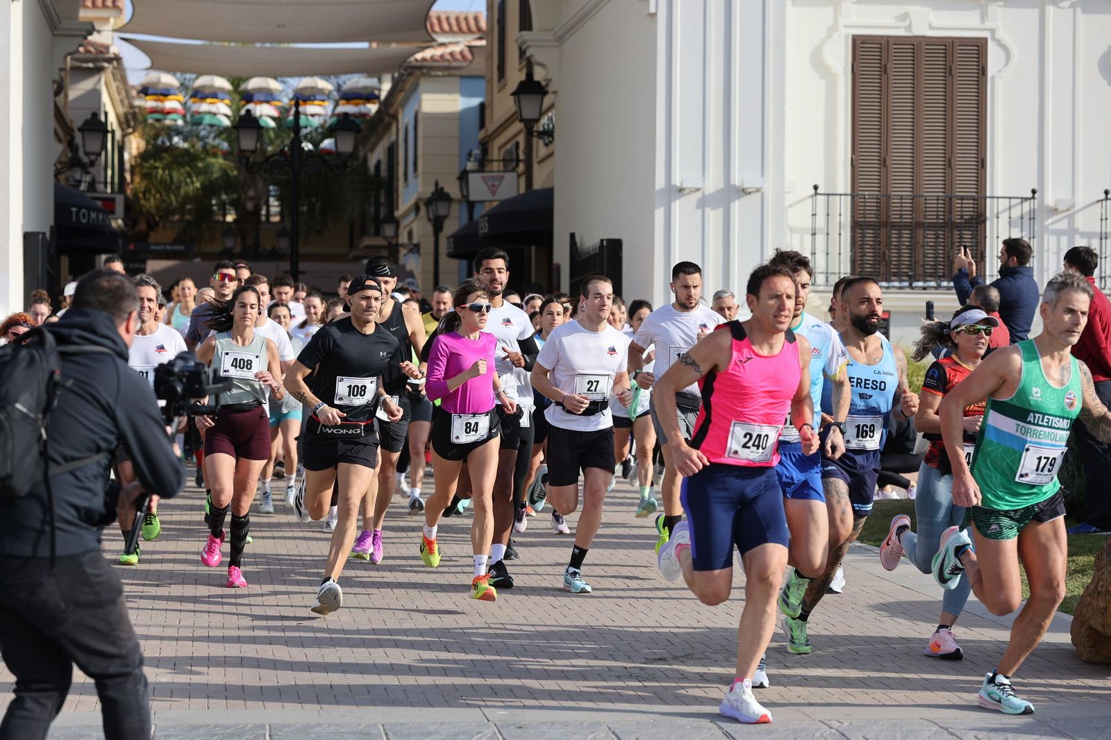 La Carrera Solidaria por el Día de la Mujer McArthurGlen, en fotos