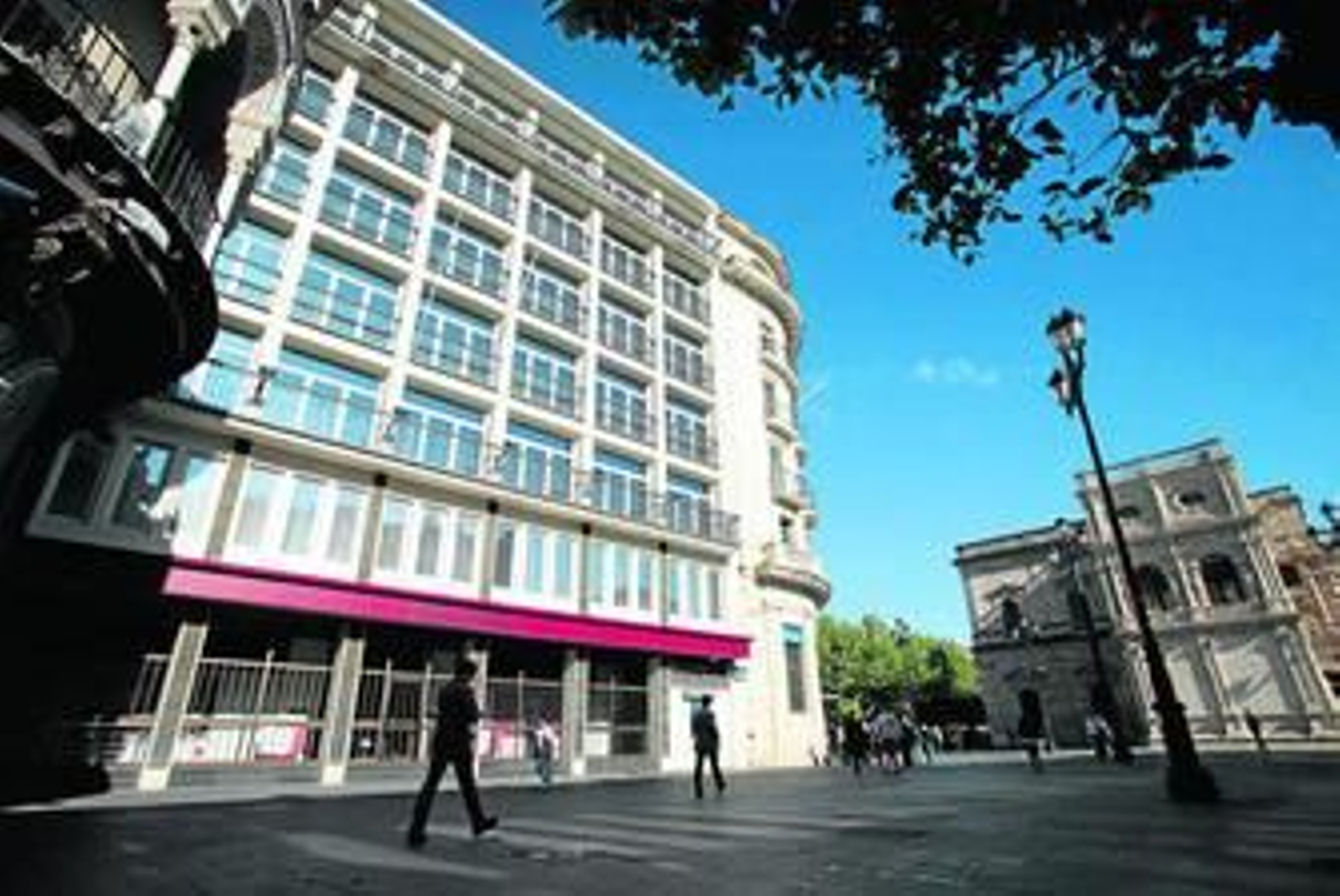 La antigua sede central del Banco de Andalucía, en la calle Fernández y González.