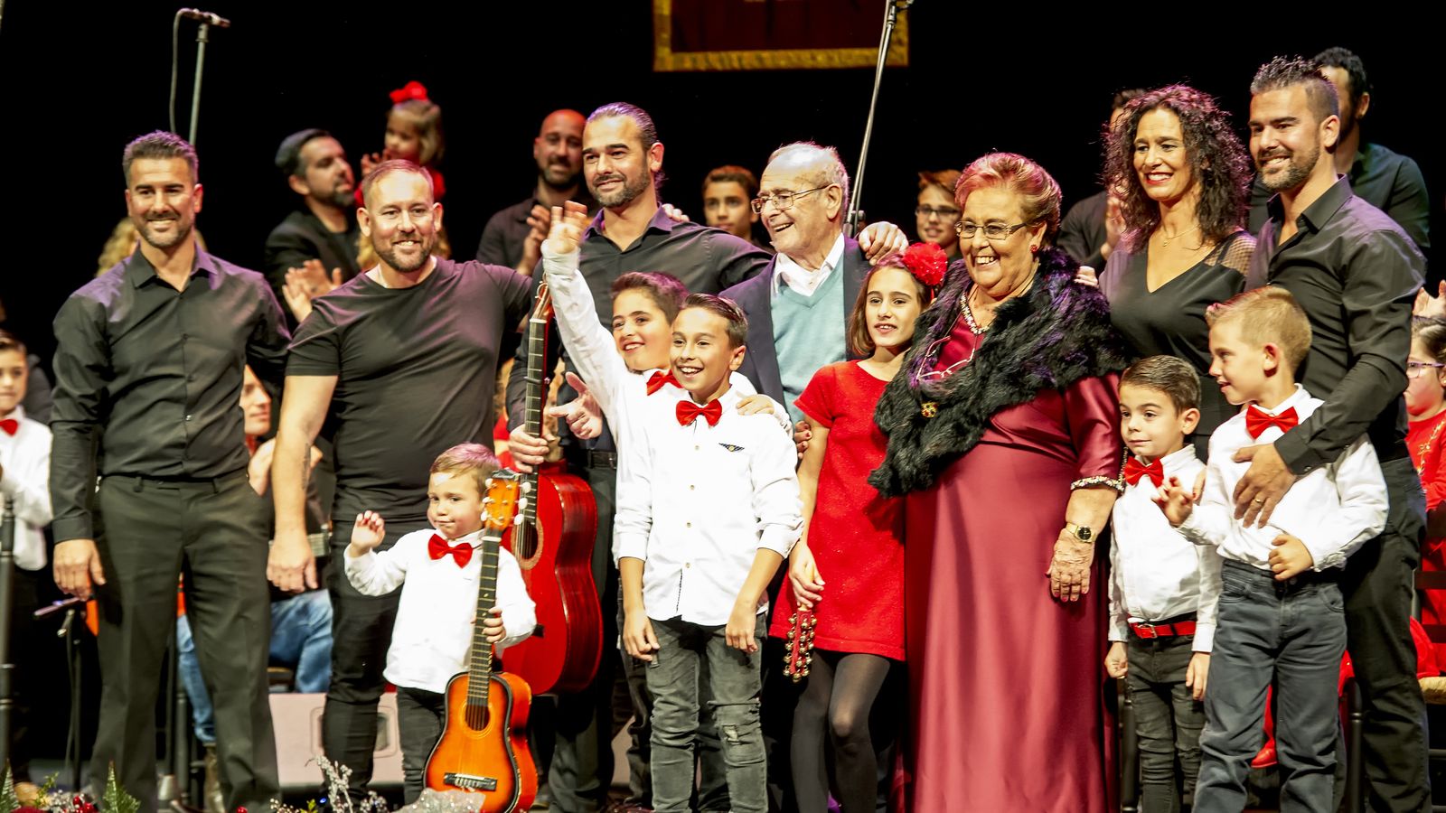 Mari Tere Quintana junto a su familia en el pregón de la Navidad
