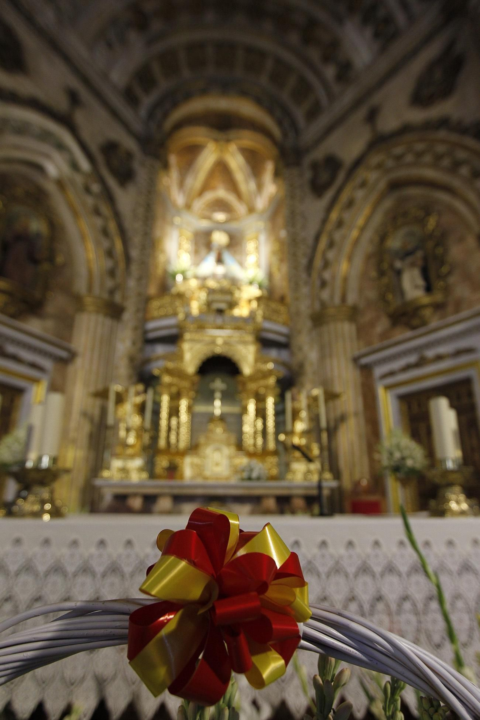 Fotogalería ofrenda floral a la Virgen del Mar. Feria de Almería 2019