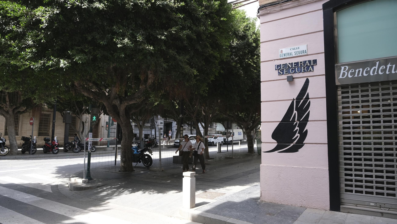 Las obras de peatonalización del Paseo de Almería llegan a la Calle Rueda López, en imágenes