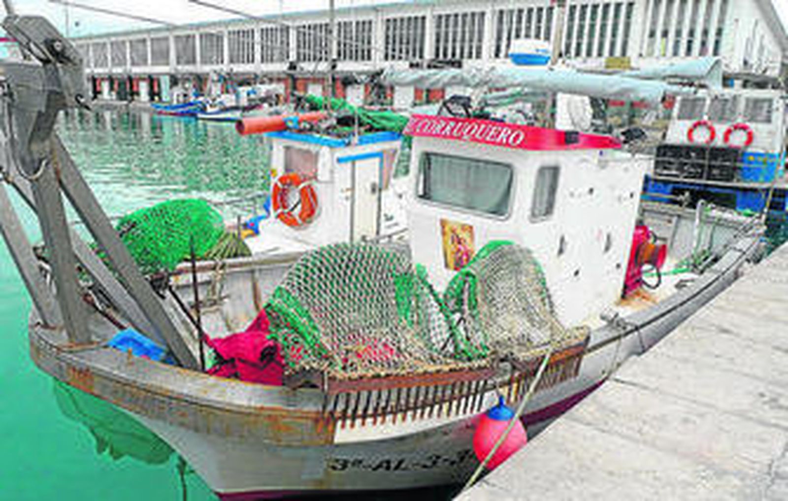 La flota pesquera, ayer, amarrada por el temporal.