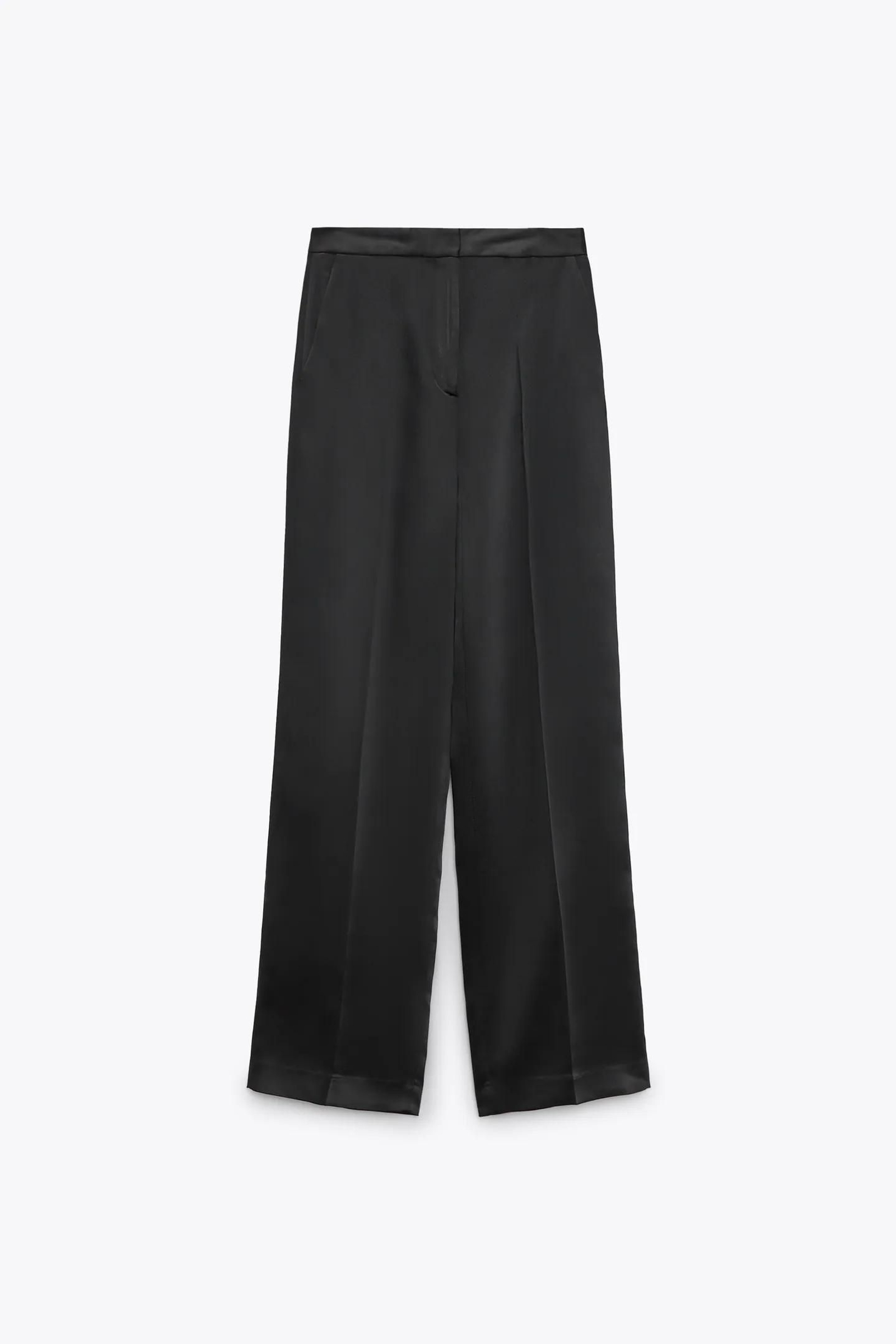Pantalones satinados de Zara.
