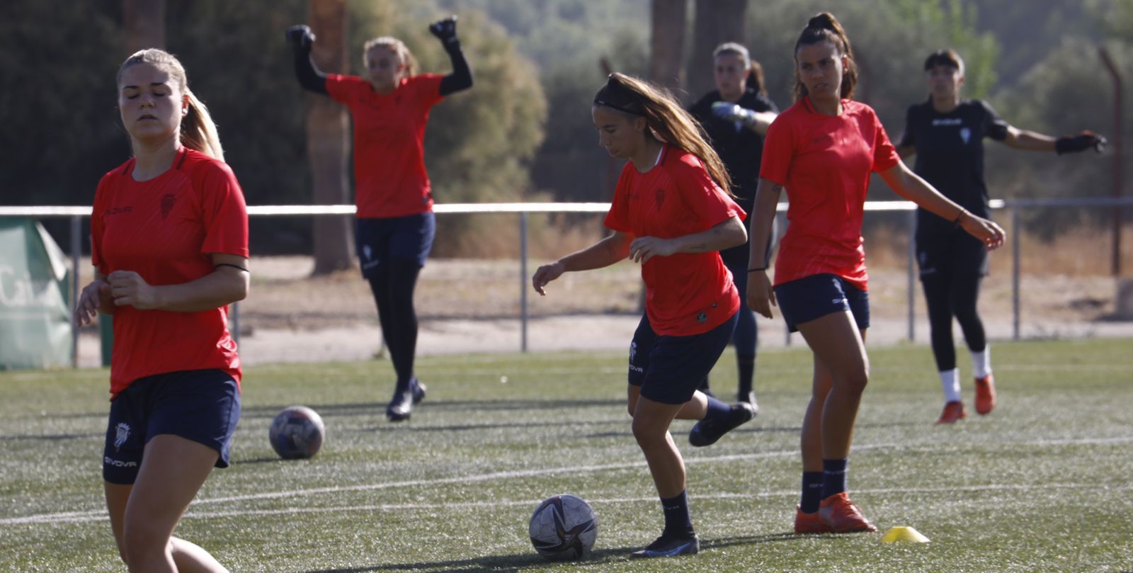 Las jugadoras blanquiverdes se ejercitan en la Ciudad Deportiva.