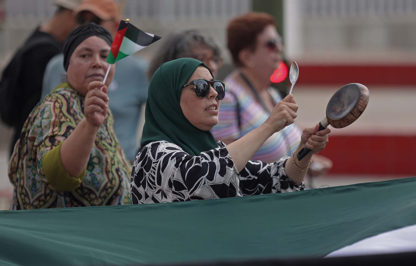 Fotos de la manifestación contra el uso del Puerto de Algeciras, para las operaciones de abastecimiento de Israel en la guerra con Gaza