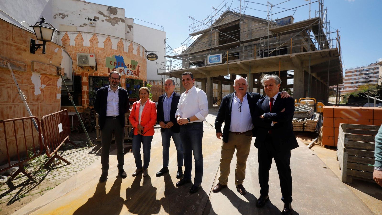 visita de Elías Bendodo al Mercado del Alcázar Viejo, que está en obras.