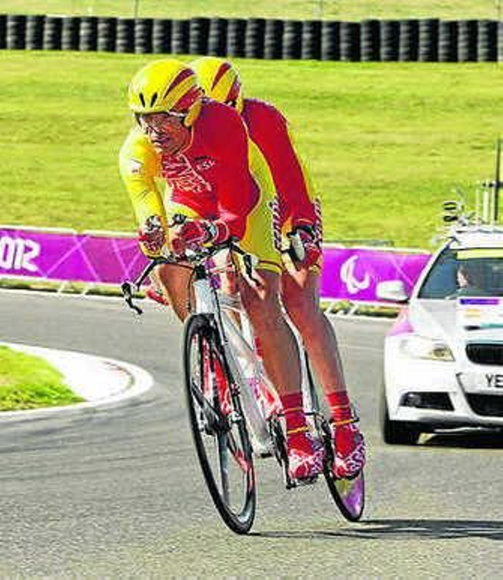 Los españoles, en escena.