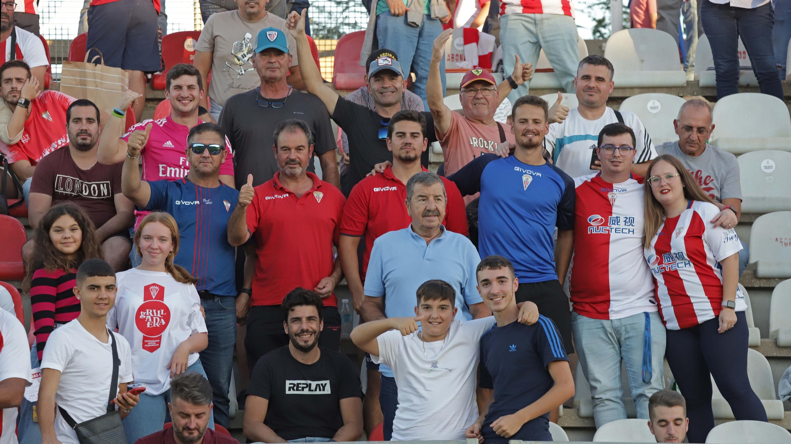 Fotos de la afición en el Nuevo Mirador