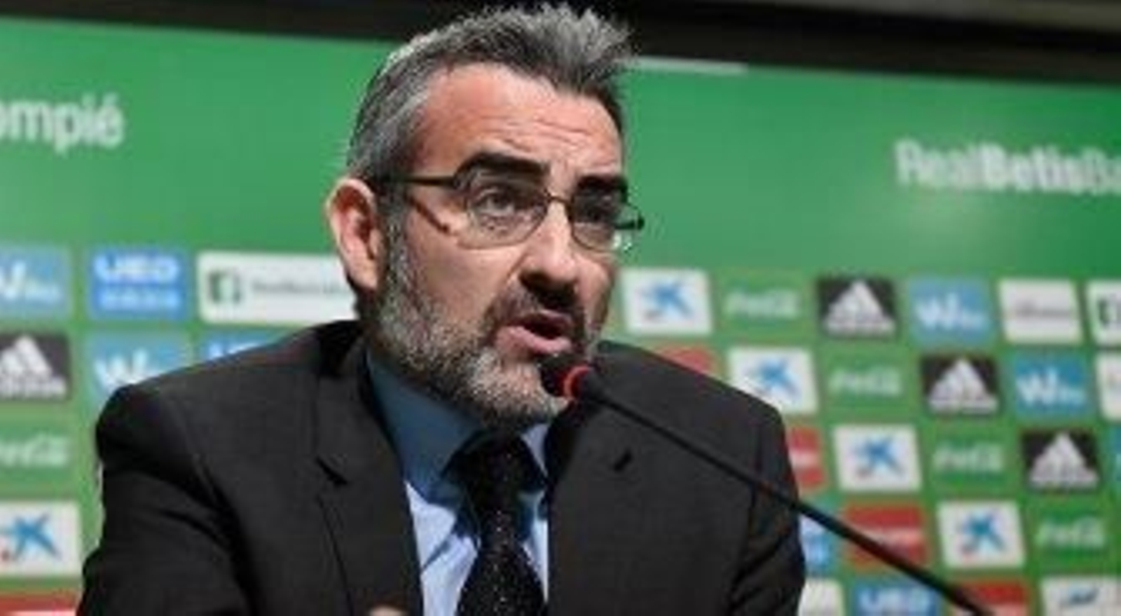 Maciá, un adiós anunciado por la puerta de atrás