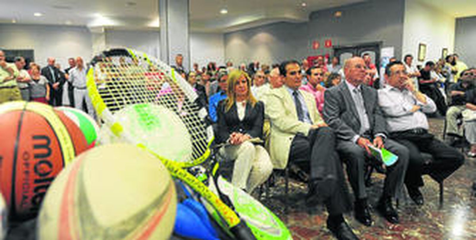 Rosario Alarcón, José Antonio Nieto, Miguel Reina y Ricardo Rojas, en el acto sectorial sobre deportes celebrado en el Hesperia.