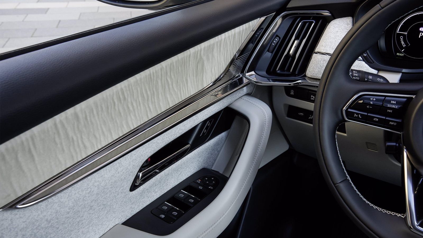 La combinación de materiales es de lo más acertada, en la imagen, un CX-60 con nivel Homura.