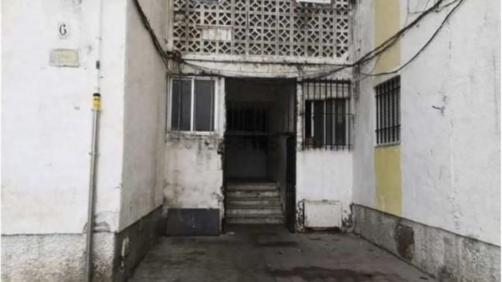 La entrada a la finca situada en la plaza Platillos de Jerez. La entrada a la finca situada en la plaza Platillos de Jerez.