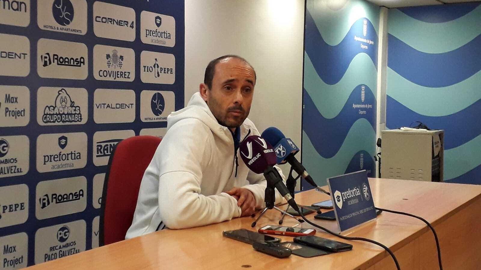 Dimas Carrasco, en la sala de prensa de Chapín. Dimas Carrasco, en la sala de prensa de Chapín.