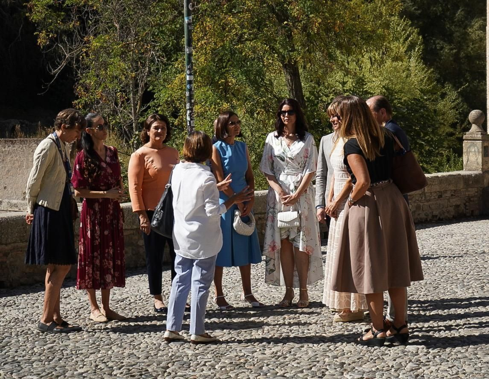 Los acompañantes de los líderes europeos se van de paseo turístico por el centro de Granada