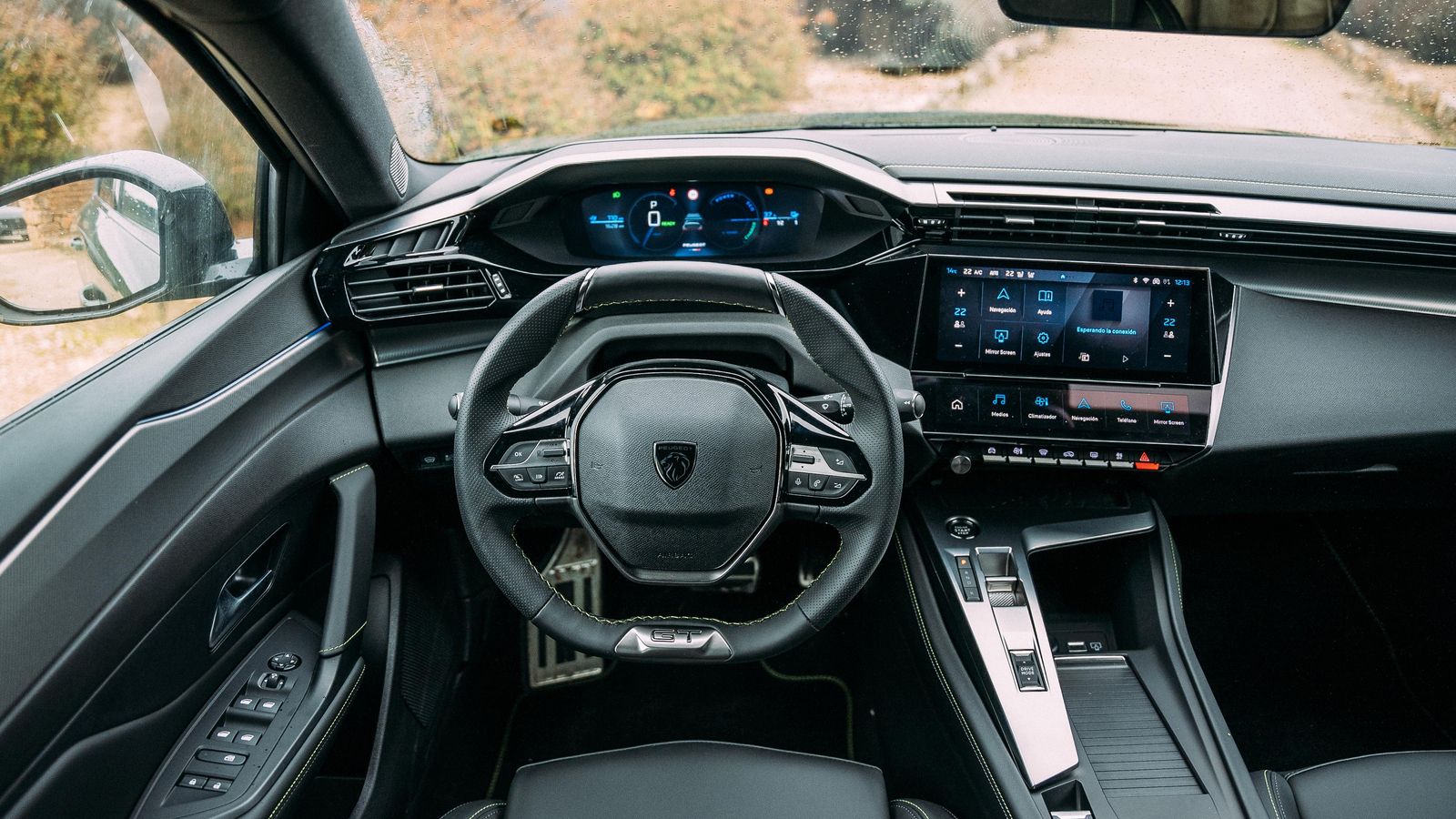 El conductor sólo cuenta con dos niveles de retención cuando no se acelera que se seleccionan desde la consola central.