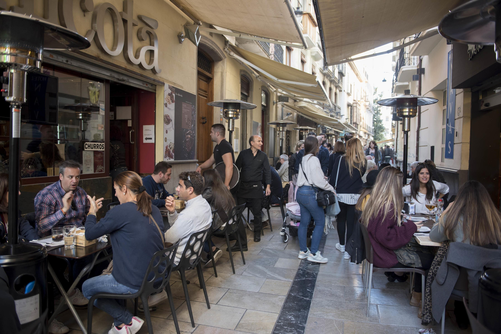 Terrazas en la calle Navas.