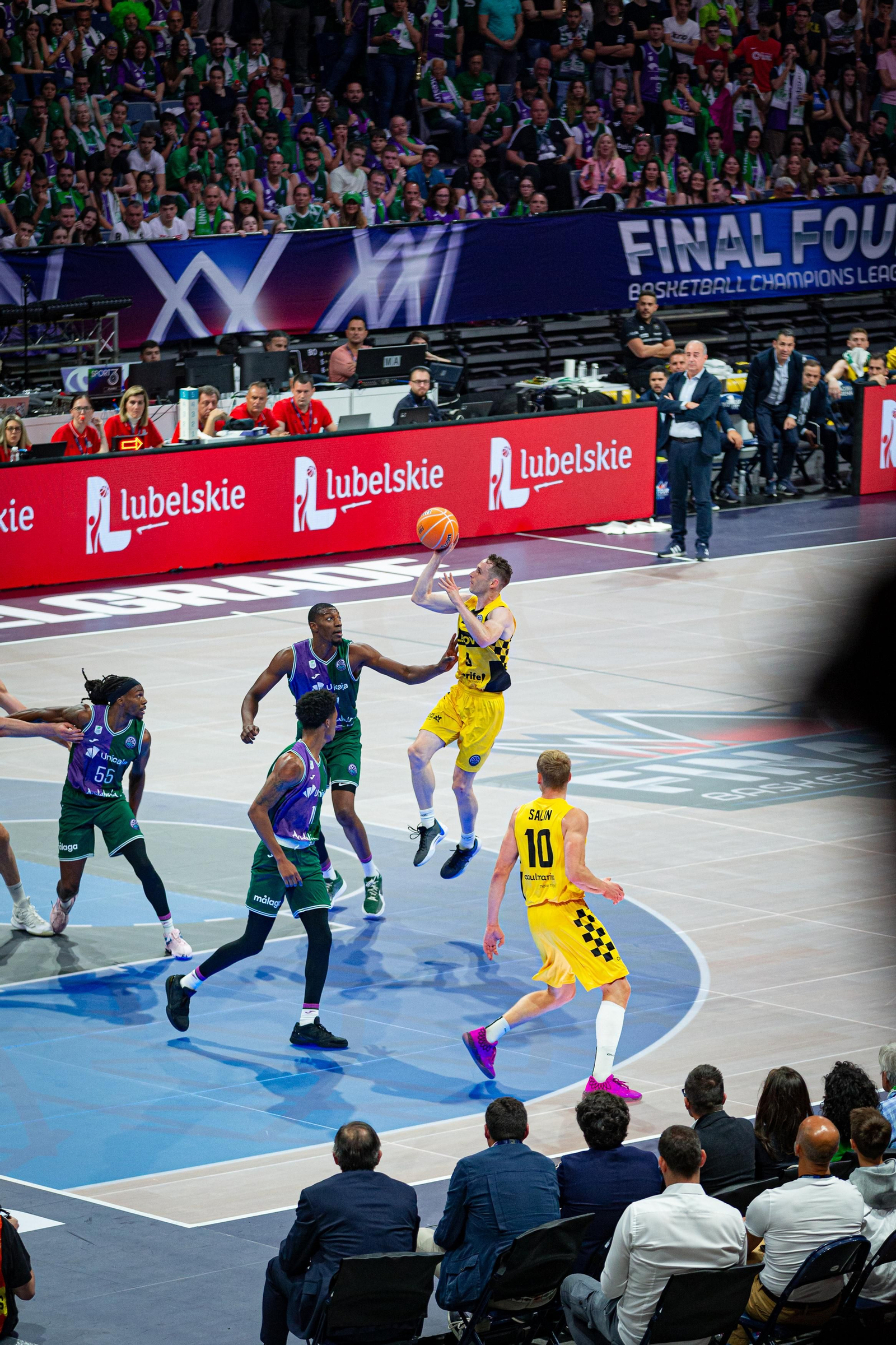 Las fotos de la final de la BCL entre Lenovo Tenerife y Unicaja Baloncesto