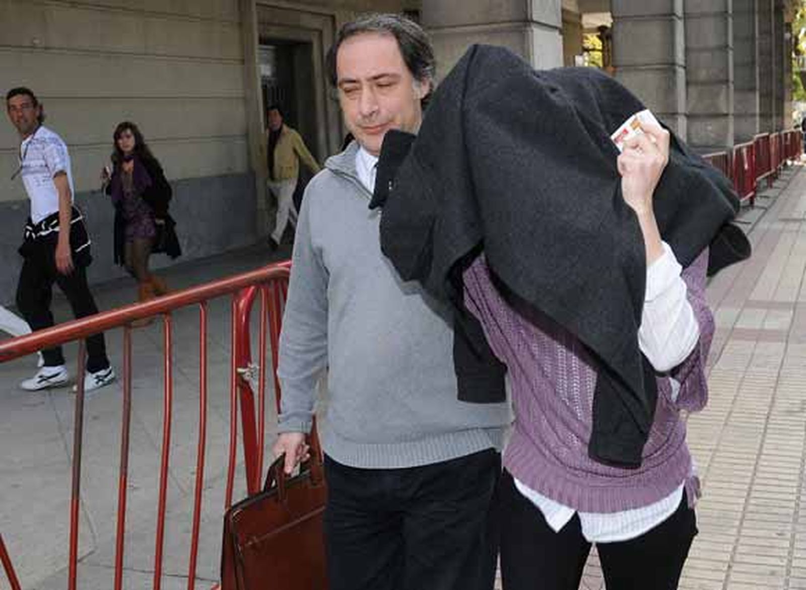 El juez imputa a la novia del hermano de Miguel por la desaparición de Marta