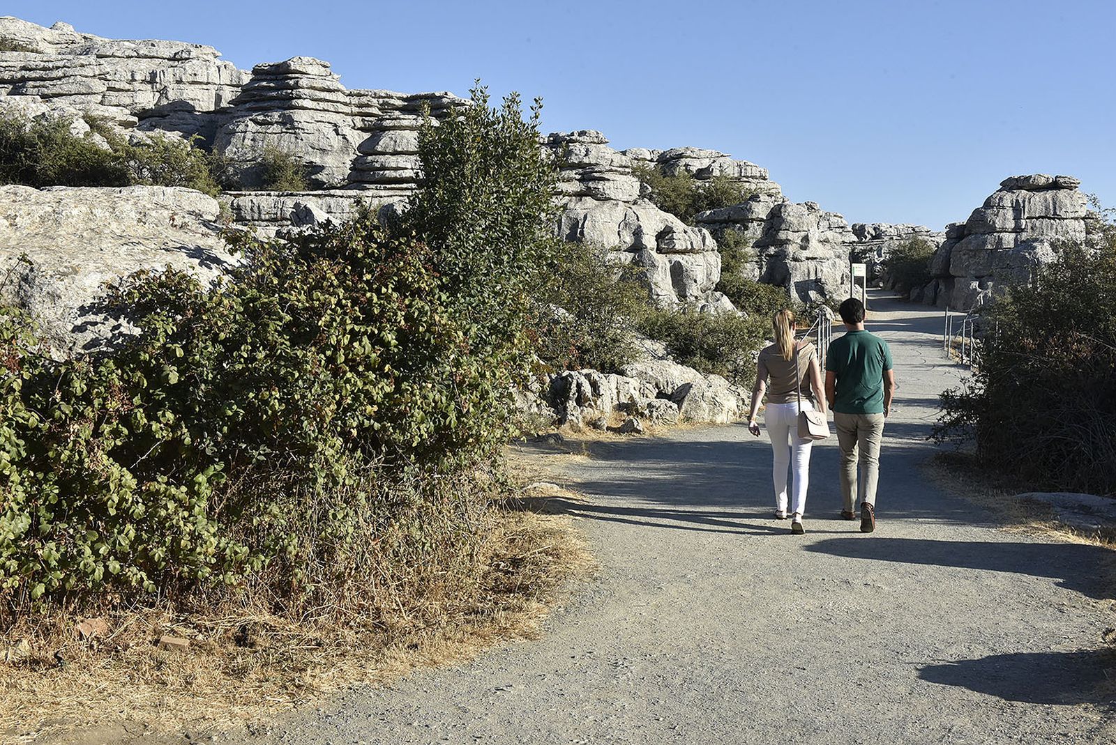 Visitantes en El Torcal antes del cierre del espacio