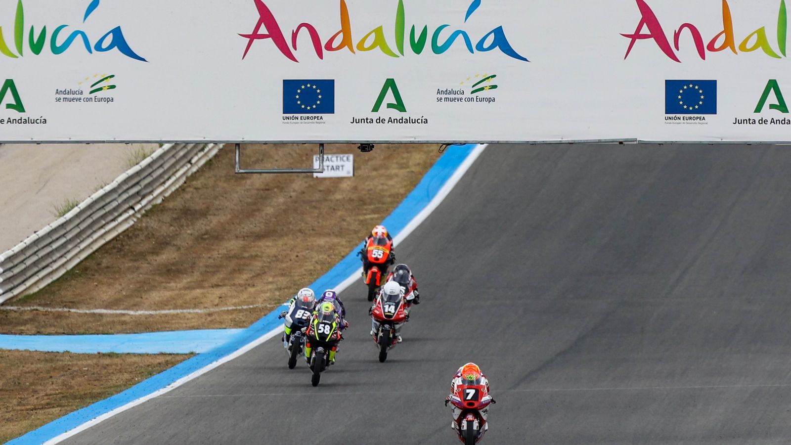 Un momento de los entrenamientos cronometrados de la Finetwork FIM JuniorGP.