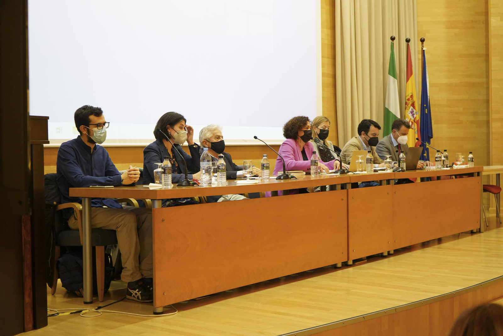 Participantes en el Claustro de la UGR