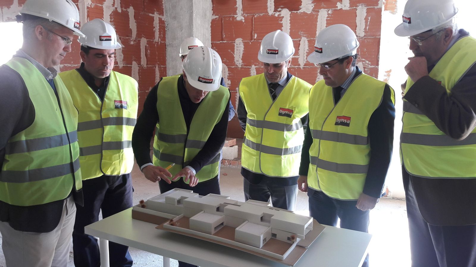 El subdelegado del Gobierno, Miguel Briones, visitó ayer las obras.