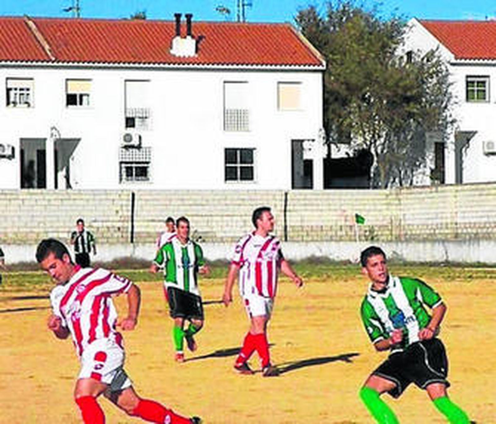 Campofrío y Valverde, durante un lance del encuentro.