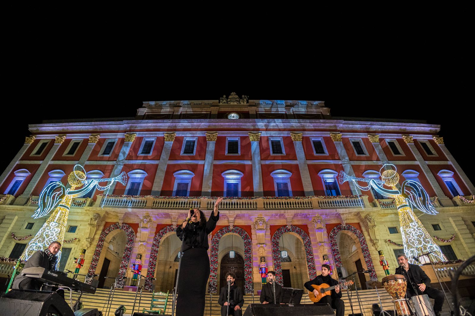 Doble sesión de zambombas navideñas en la plaza del Rey de San Fernando