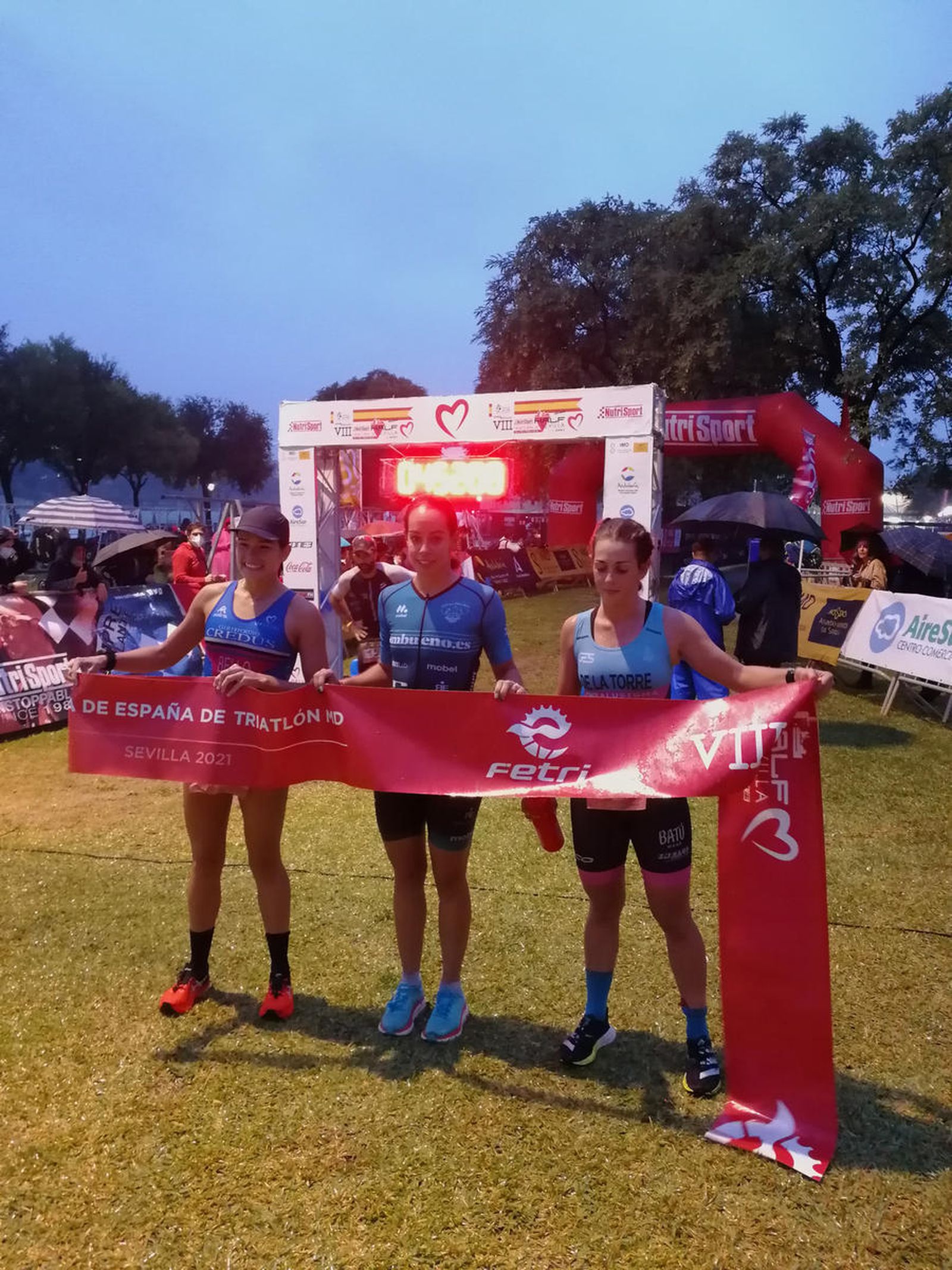 Patricia Bueno, Zoe Natalia Bello  y Sandra Martínez, el podio femenino.