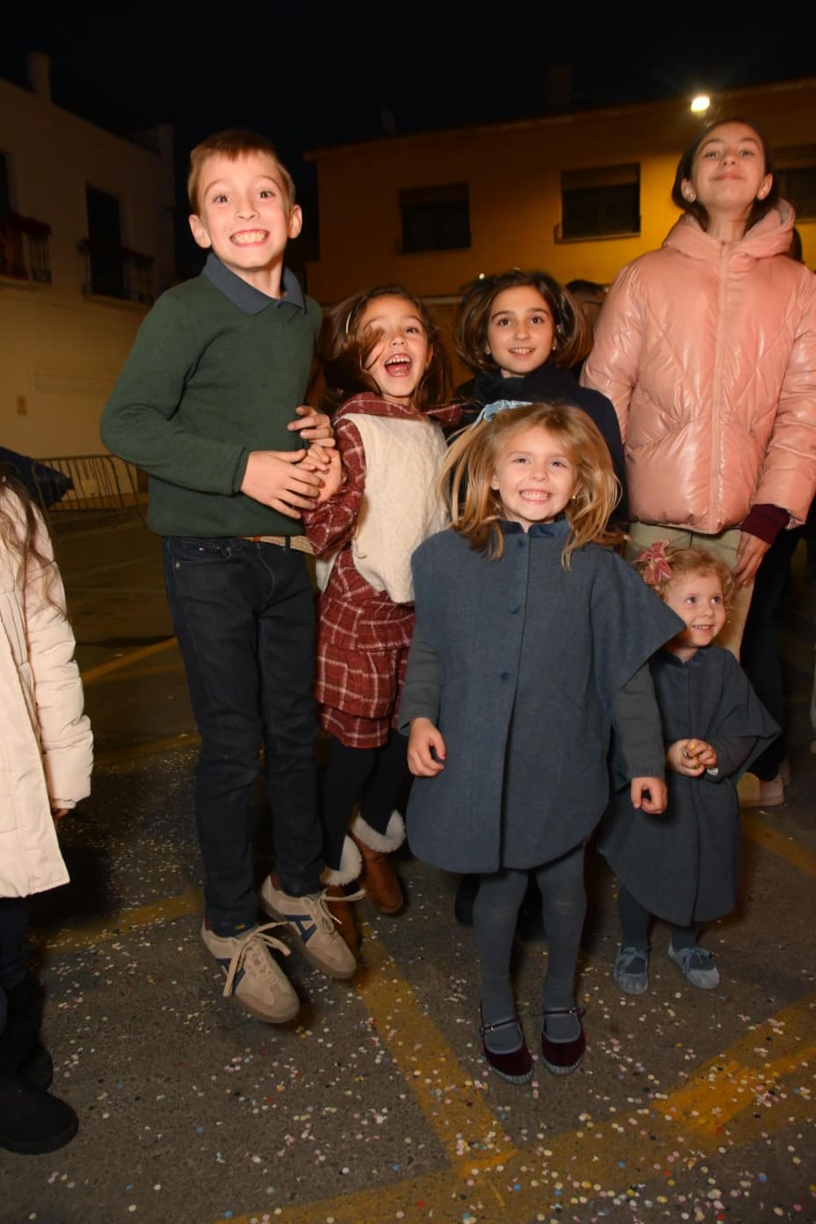 La Cabalgata de los Reyes Magos de Vera desborda ilusión con una participación multitudinaria