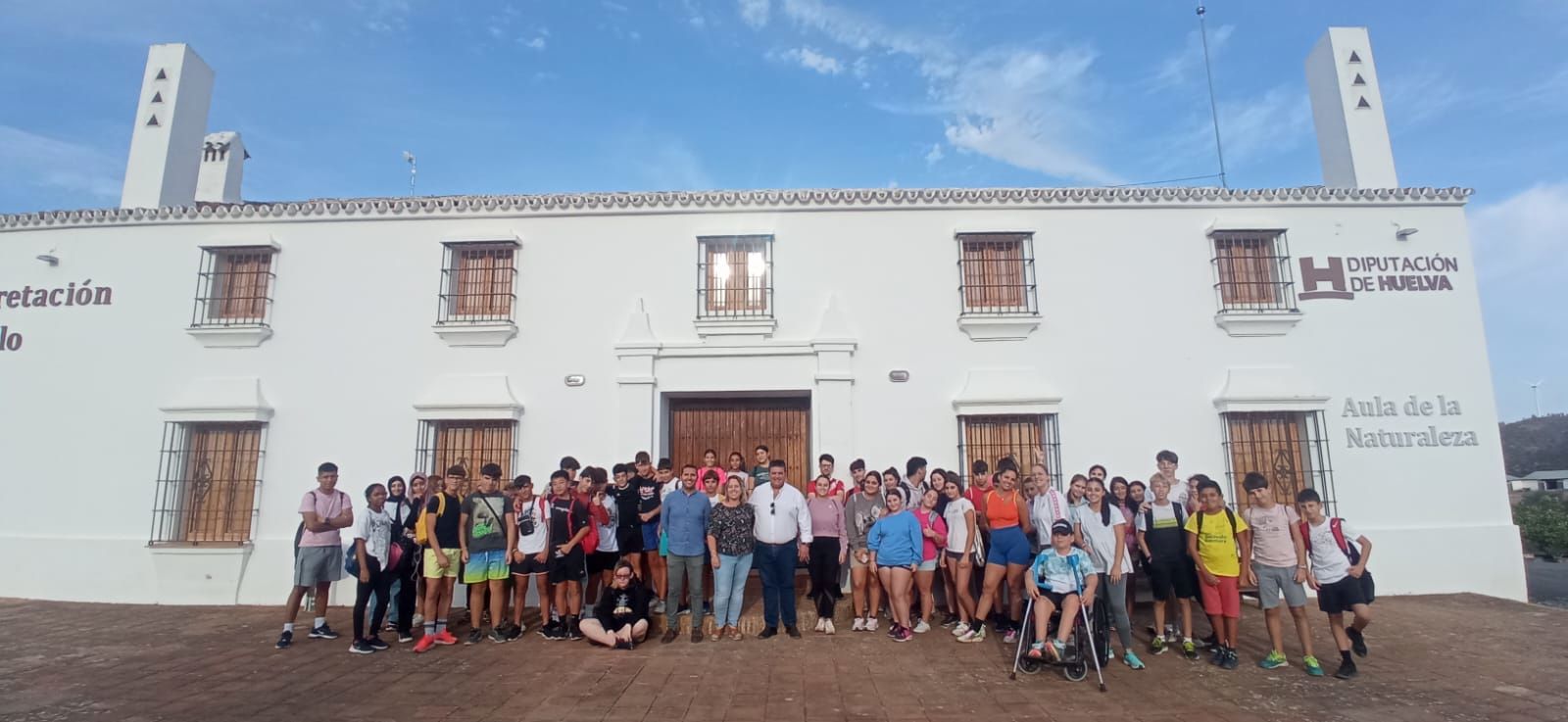 Jovenes onubenses disfrutan del entorno de la dehesa de Huelva
