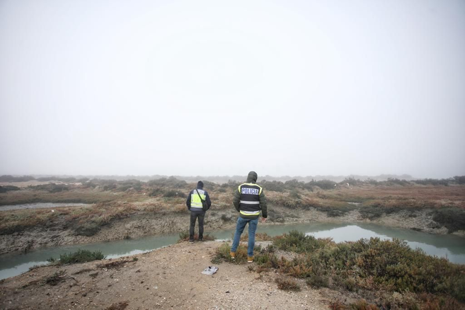 Búsqueda por el entramado de caños del entorno del caño Sancti Petri del hombre desaparecido en San Fernando.