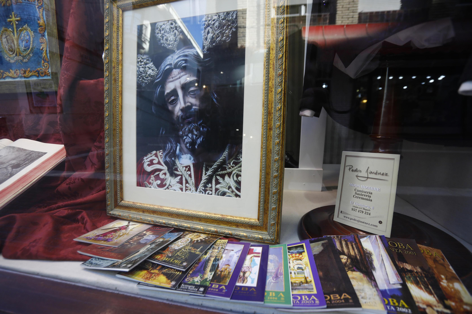 El comercio de Córdoba se engalana para la Pasión