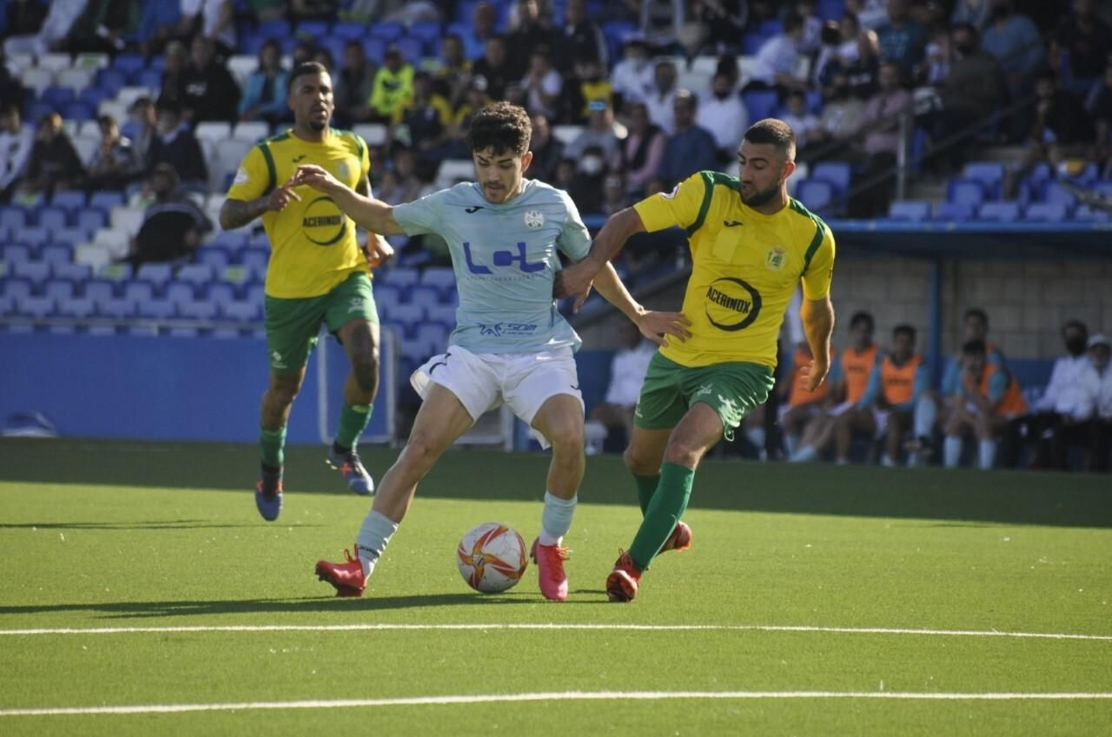 Una disputa del Ciudad de Lucena-Los Barrios.