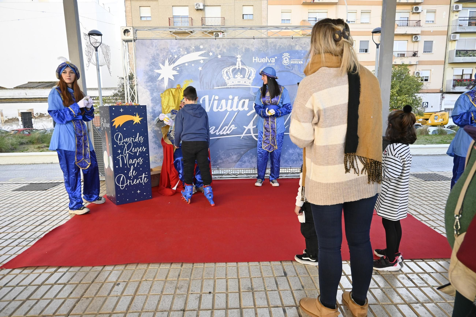 Recogida de cartas del paje real en la plaza Miguel Raya en el Molino, en imágenes