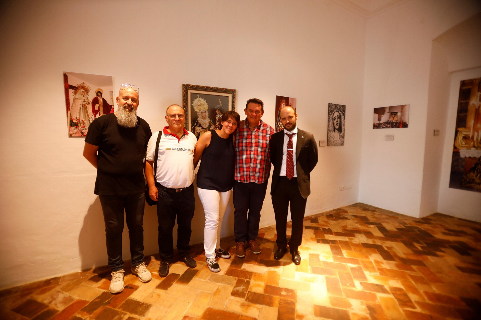 La exposición fotográfica del 50 aniversario de la Virgen de los Desamparados de Córdoba, en imágenes