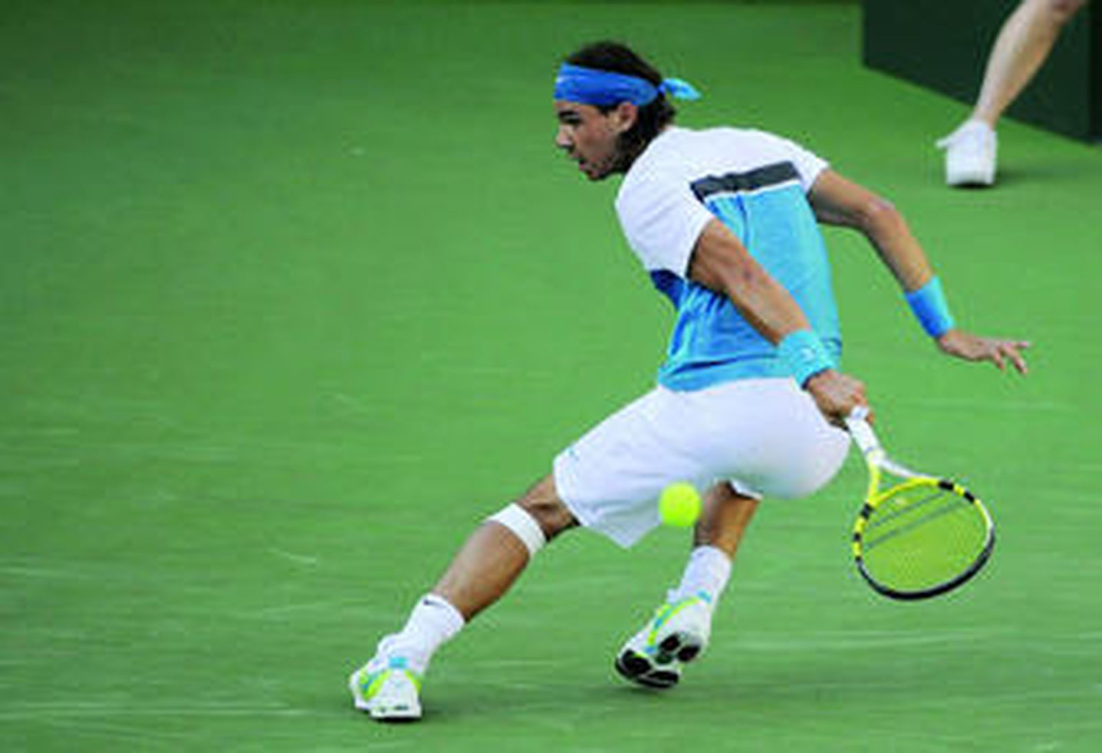 Rafa Nadal devuelve una pelota en su encuentro de cuartos de final ante Del Potro.