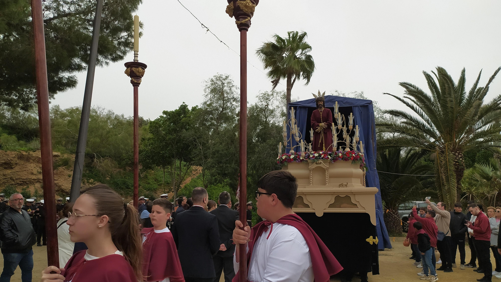 Las imágenes de la primera salida del nuevo Cristo de La Almadraba en San Fernando
