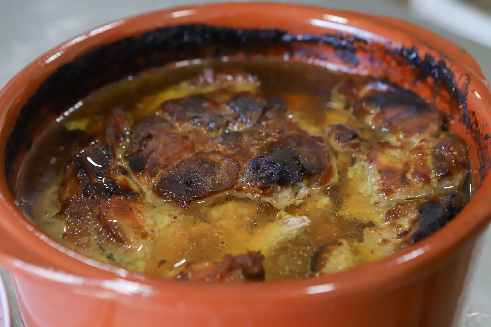 Elaboración de pizzas al autentico estilo italiano en Pizzeria Napoli, en imágenes