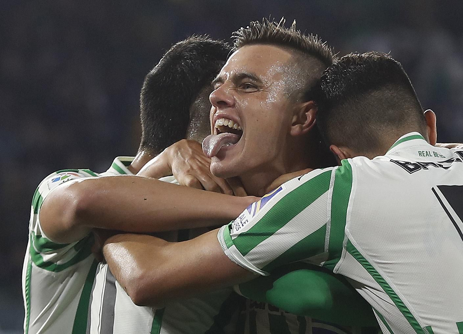 Lo Celso festeja uno de los goles.