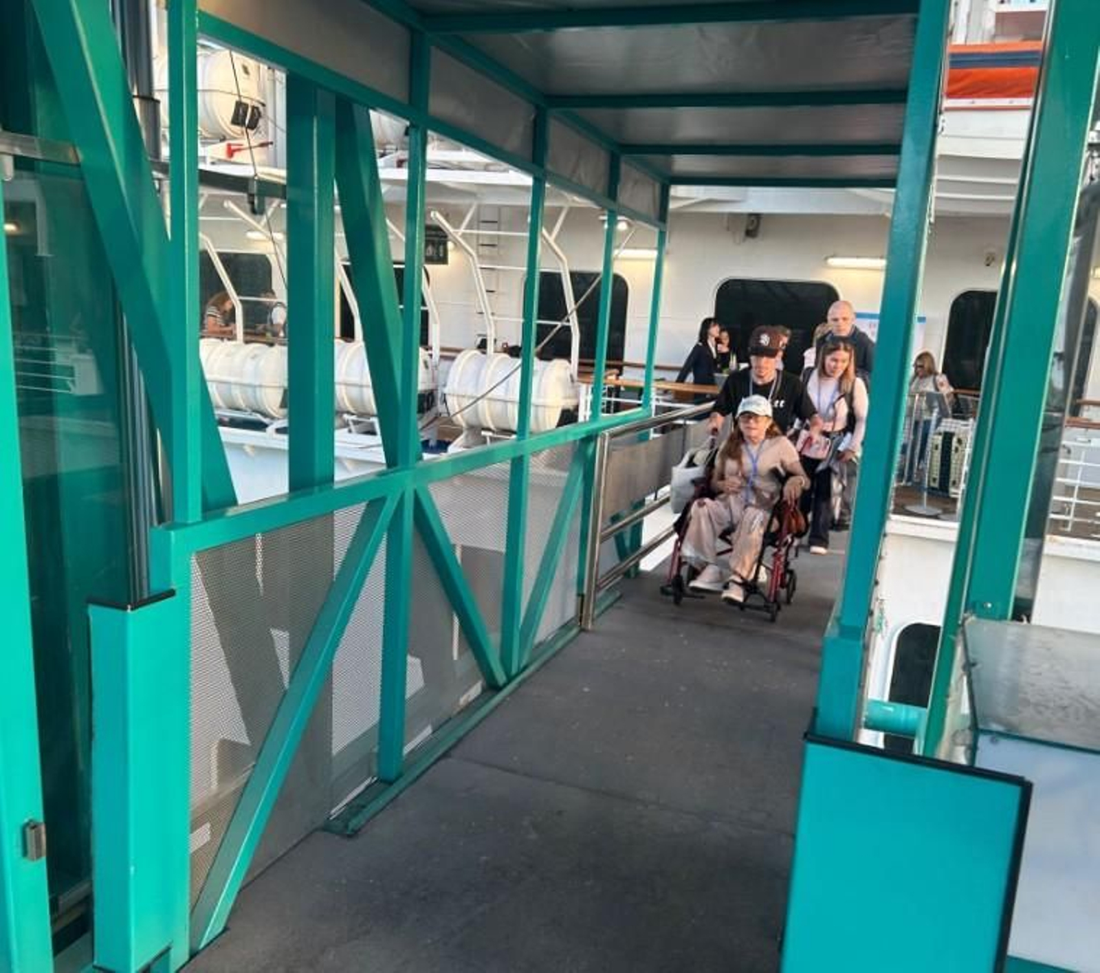 Montaje de la pasarela portuaria de Puerto Rico