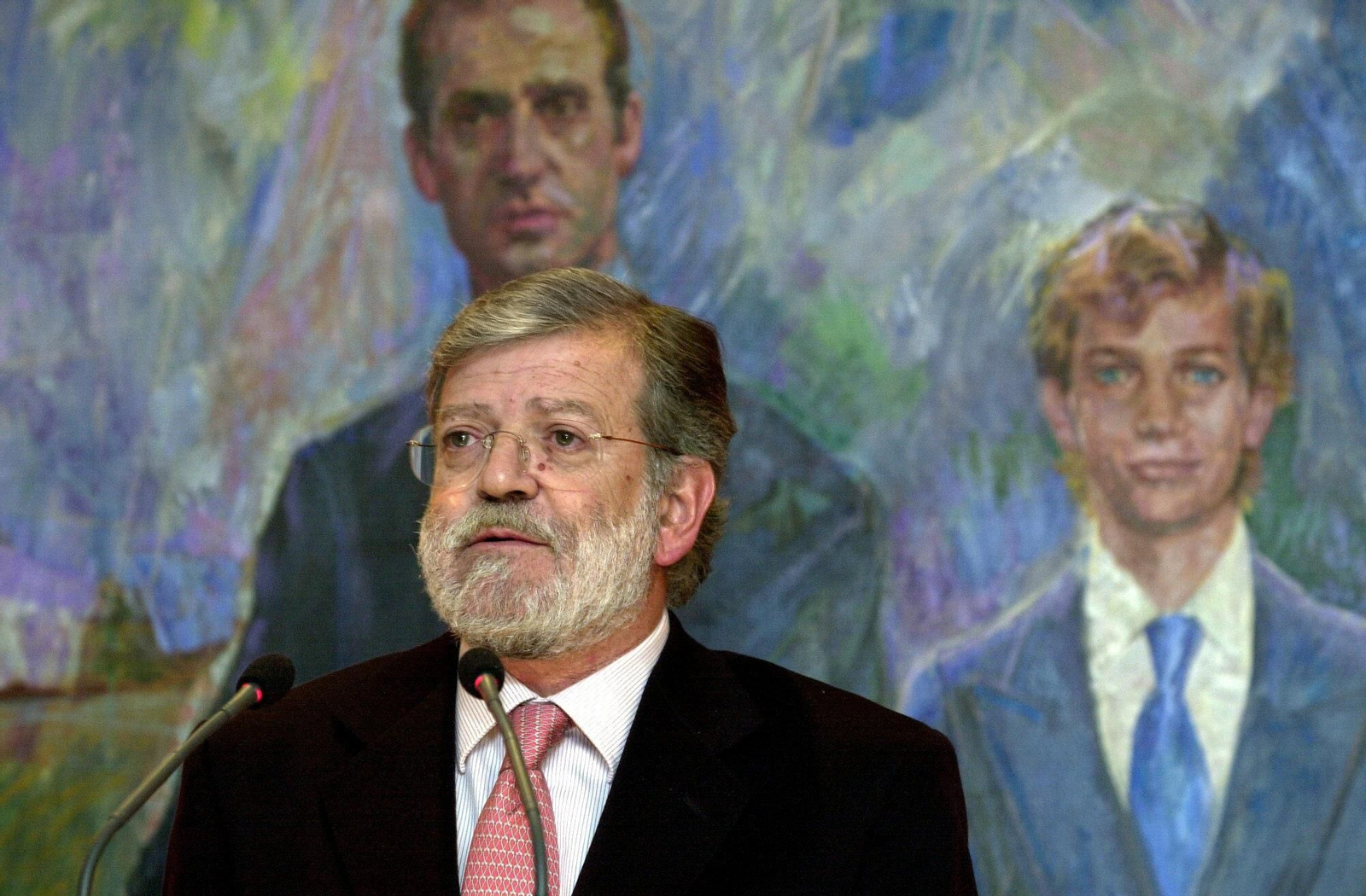 El expresidente de la Junta de Extremadura participa en el seminario teatral de Albolote