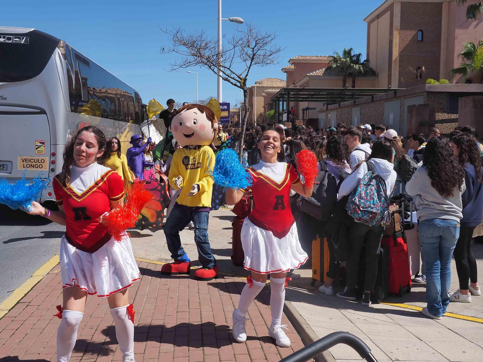 Las fotos de la espectacular llegada de 10.000 estudiantes portugueses a Punta Umbría