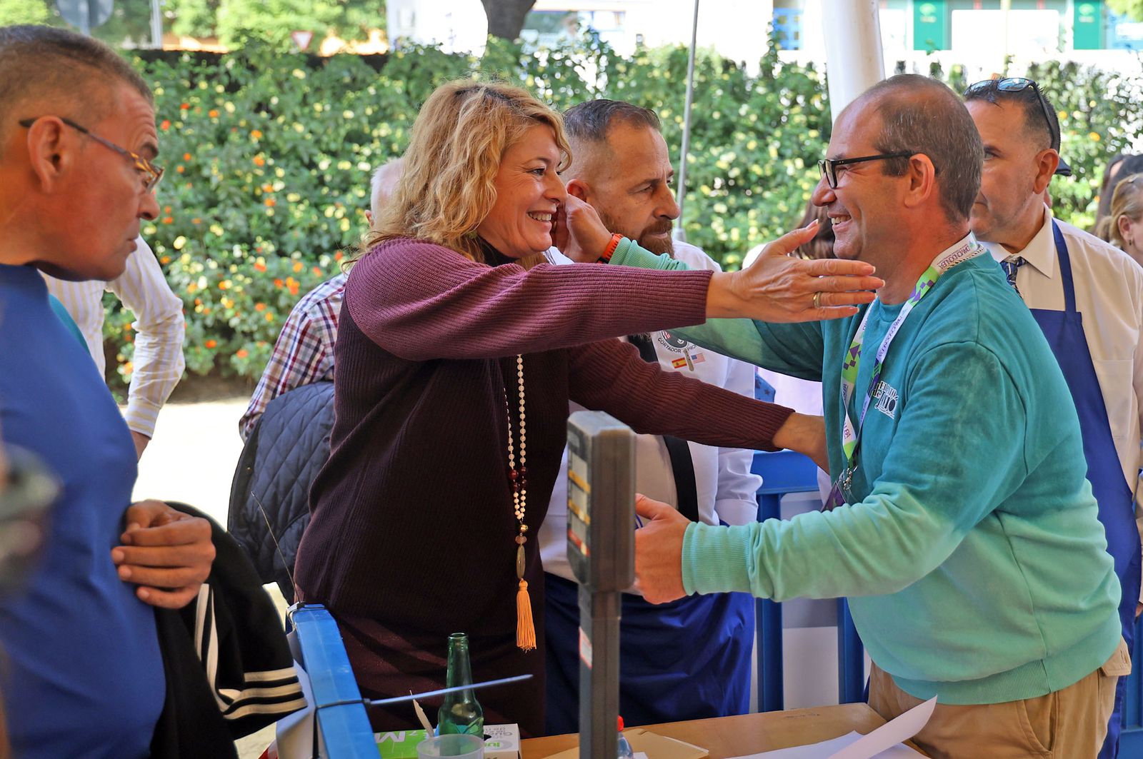 Huelva consigue el récord Guinness con el plato de jamón más grande del mundo, en imágenes