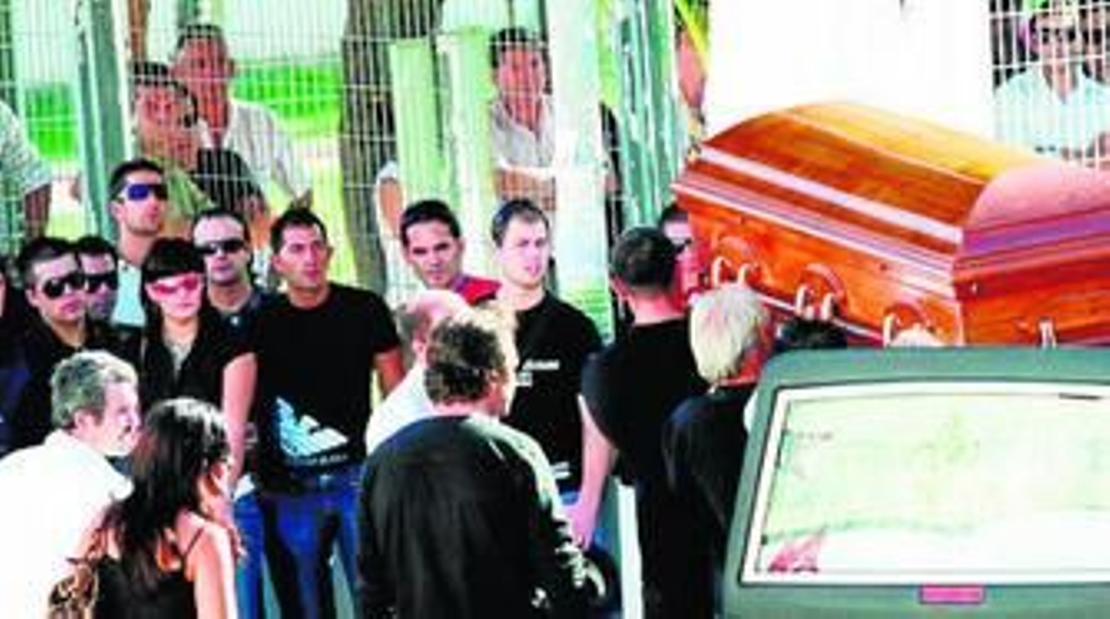 En entierro del empresario asesinado fue una muestra de duelo de familiares y amigos.