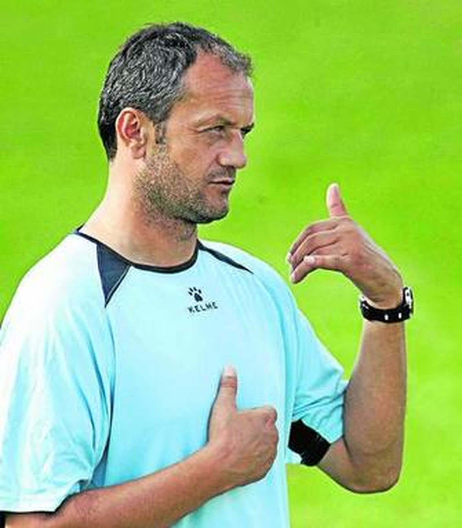 Risto Vidakovic gesticula durante un entrenamiento.