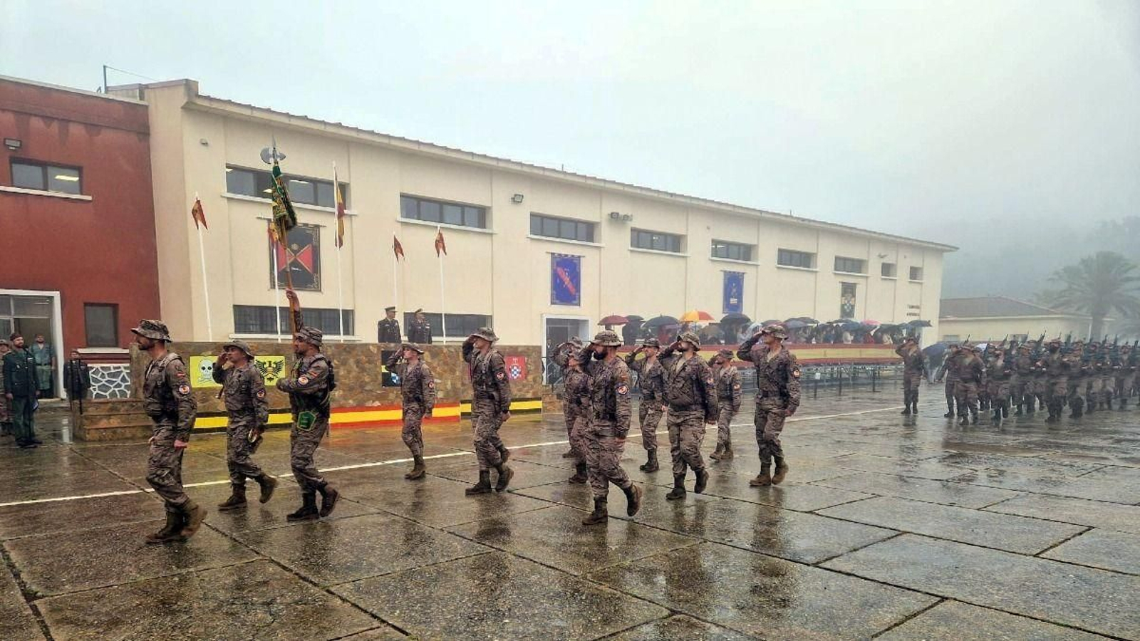 El contingente A/I XXII, integrado principalmente por unidades ceutíes, antes de partir para Irak el pasado mes de abril.